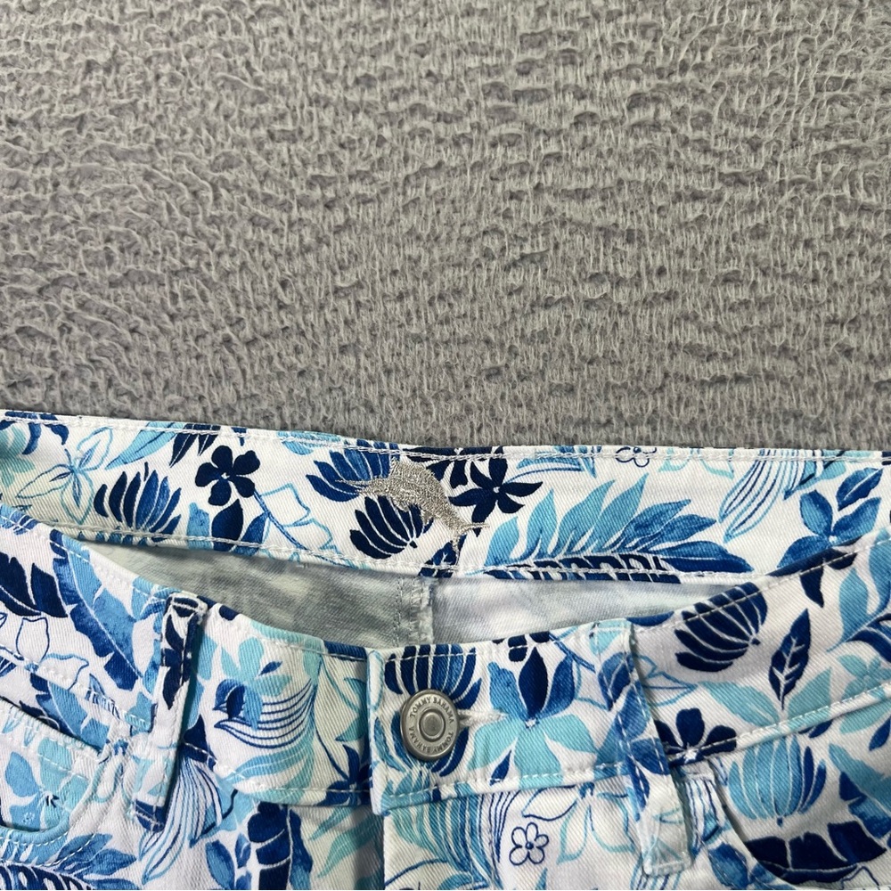 Tommy Bahama Denim Shorts Womens 27 White Blue Floral Tropical Beach Hawaiian - Picture 6 of 8
